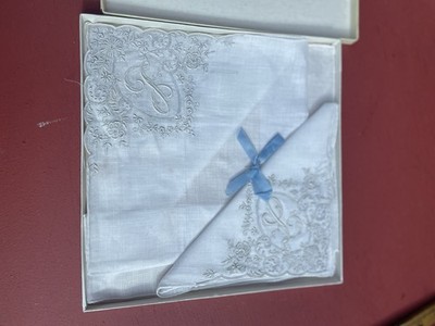 Vintage weiß auf weiß 3 Taschentücher Madeira Stil bestickt L Monogramm. Kendals