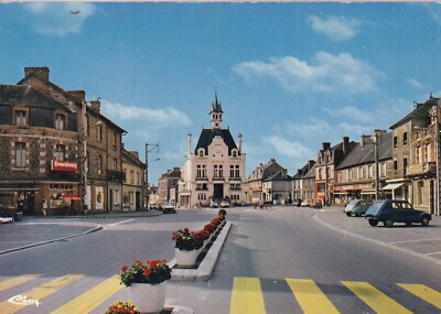 Postcard 10x15cm postcard SAINT-MEEN place des combatants stamped 1976