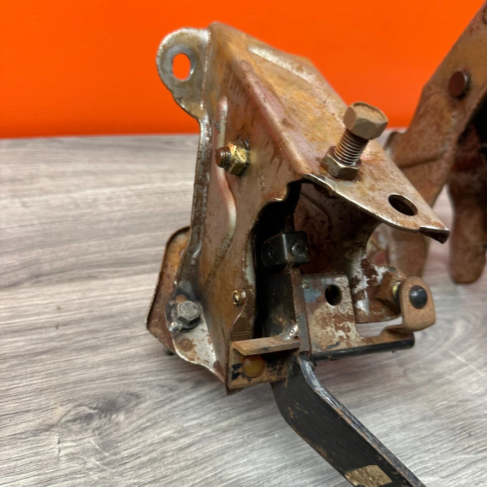 Juego de pedales de embrague y freno 91-94 Nissan Sentra SE-R - Transmisión manual - NX2000 Foto 4 de 4