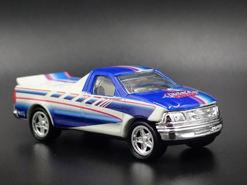 Modello Diorama Diecast In Scala 1/64 Di Un Pickup Ford F150 Bianco 1997 - 2004 - Foto 8 di 8