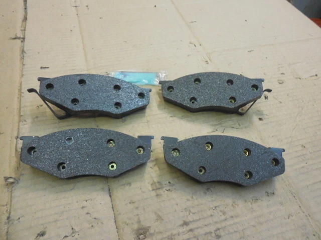 Pastillas de freno de disco semi metálicas delanteras 88 para Plymouth Grand Voyager 65-367 BP-65 Foto 3 de 3