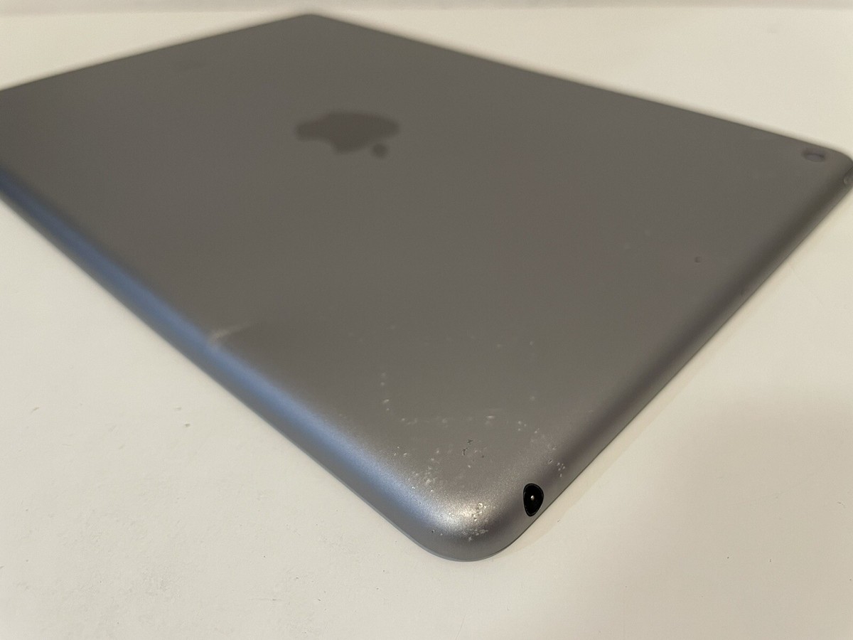 Apple iPad (6th Generation) - 32GB - Wi-Fi, 9.7in - Space Gray