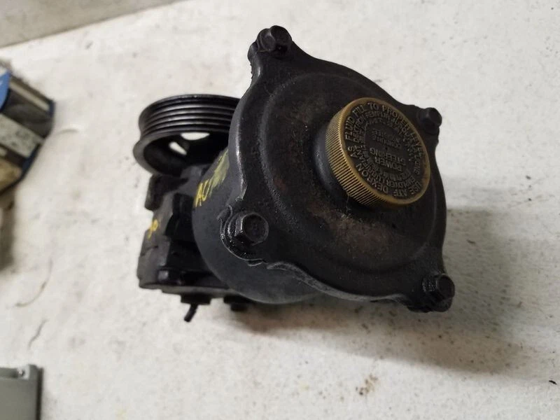 Conjunto de bomba de dirección asistida Subaru Forester 1999-2002 OEM Foto 3 de 4