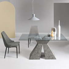 Tavolo con piano in vetro trasparente e base effetto legno ZEFIRO CEMENTO