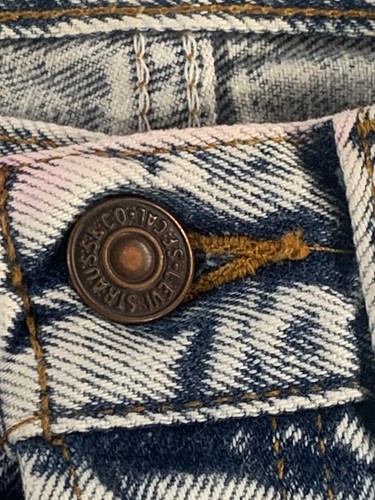 VTG Levi’s 501 Batwing Tab Jeans 31x29 Acid Wash Zip Fly USA Y2K Grunge Denim - Picture 8 of 14
