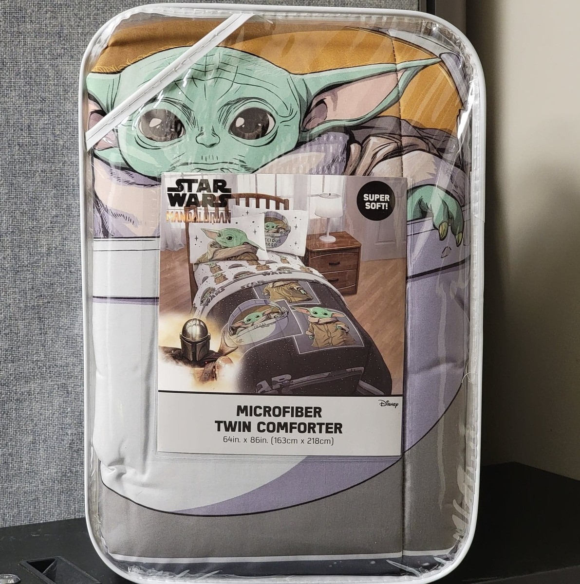 STAR WARS THE MANDALORIAN CURIOUS CHILD BABY YODA MICROFIBER TWIN BED  COMFORTER