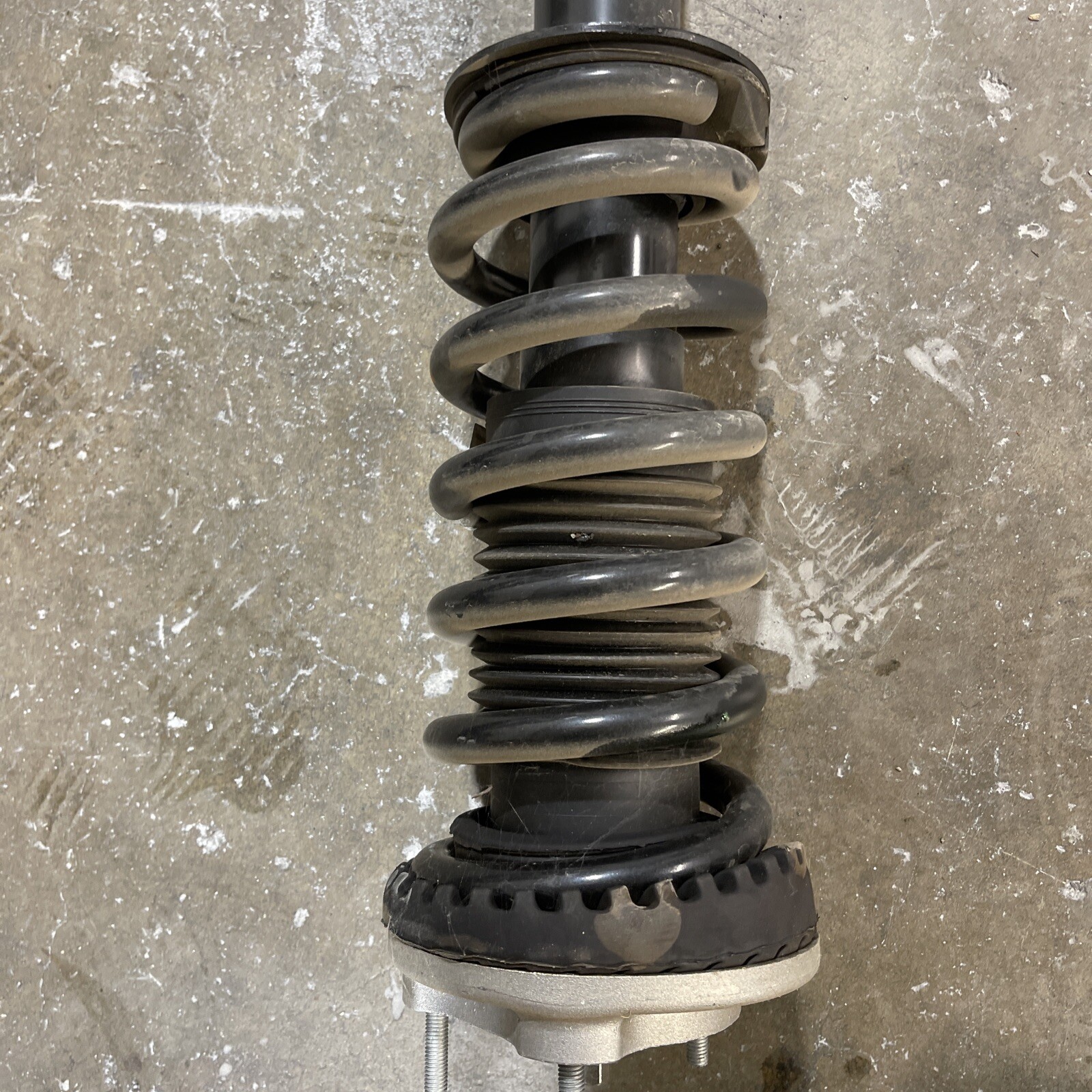 2014 - 2021 MASERATI GHIBLI RWD FRONT LEFT STRUT SHOCK ABSORBER OEM 06700088960