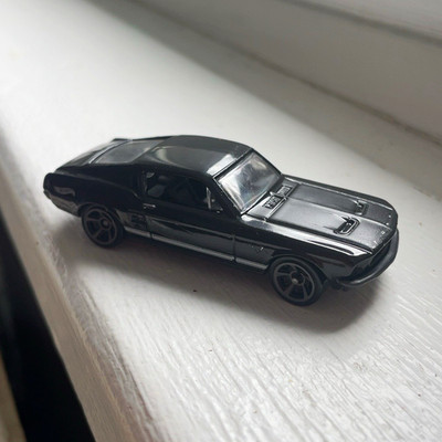Hot Wheels Dodge Challenger schwarz 1:64 Modellauto PKW R7520