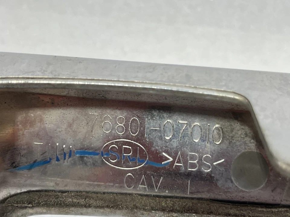 TOYOTA AVALON 2000 2001 2002 2003 2004 PANEL ACABADO MALETERO CROMO MOLDURA 7680107010 Foto 3 de 4