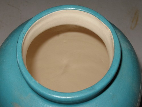 WOLF VASE NATIVE AMERICAN MADE HOZONI POTTERY SIGNED 9.5" TALL 6" WIDE - Picture 7 of 8