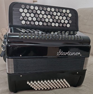 Excellent Startone - 72 bass accordion, accordion with case