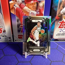 2023-24 Panini Prizm Giannis Antetokounmpo SILVER PRIZM #103 Milwaukee Bucks NBA