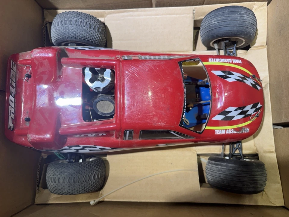 Team Associated RC10GT Plus Circa 2002 (USED) For Parts Or Repair - Image 3 of 4