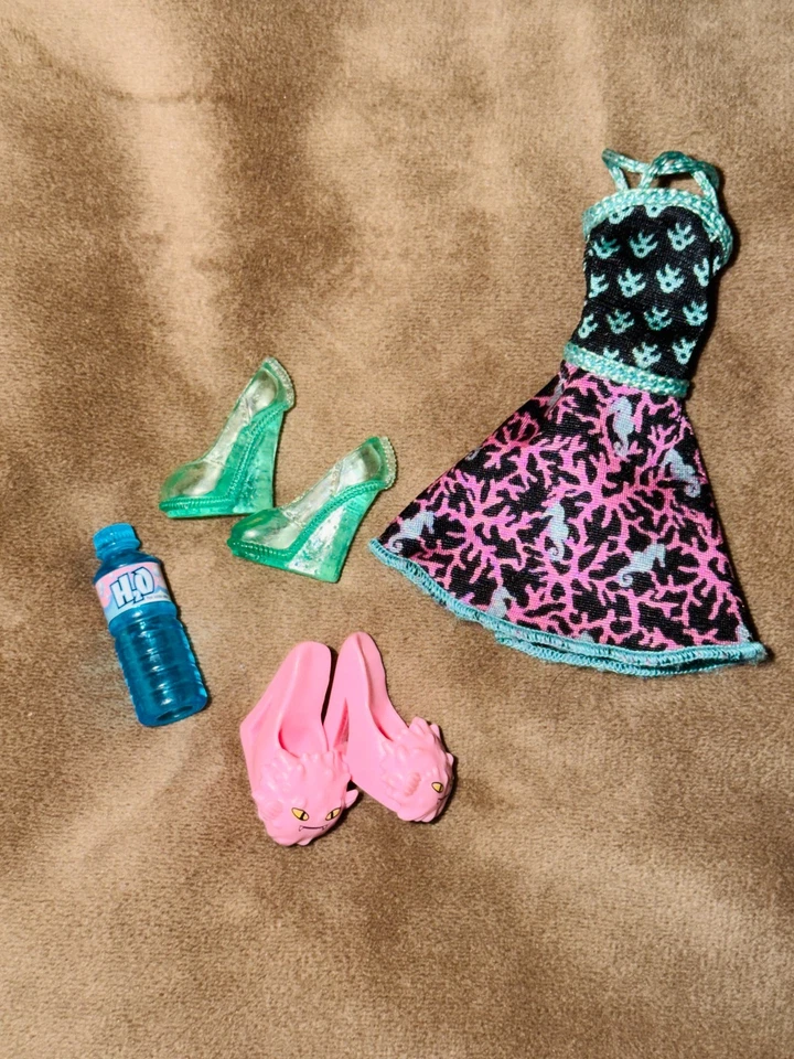 Monster High Doll Lagoona Blue Fashion Set Dead Tired Hydration Station Puppe - Bild 1 von 1