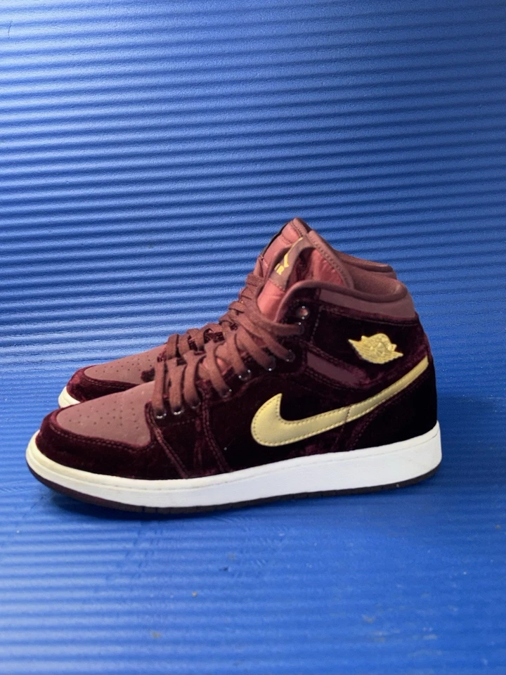 Talla 4Y-GS Nike Air Jordan 1 Heiress GG Noche Granate Terciopelo RARO 2016 CON 5.5 Foto 2 de 4