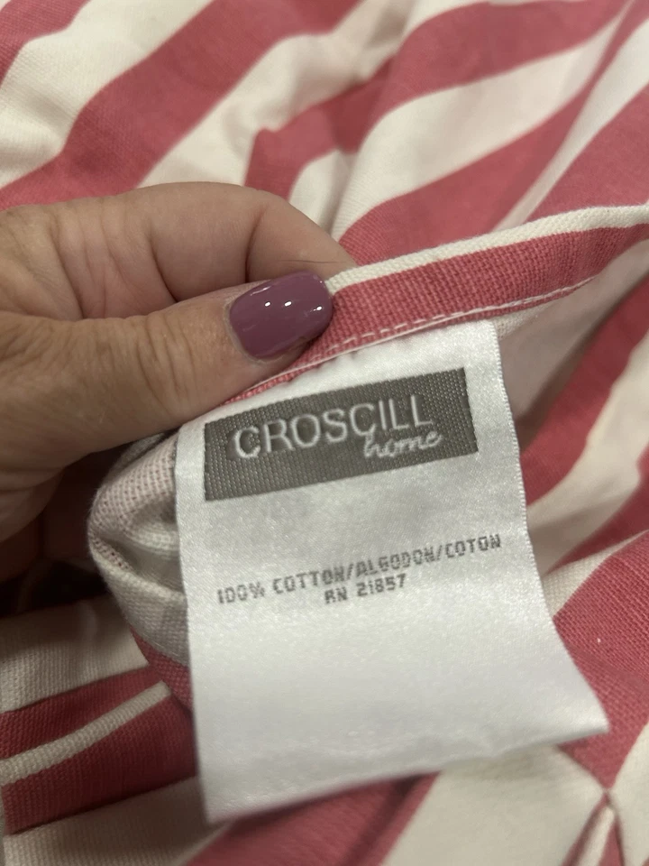 3 Crosscill Hm 粉色(浅红色)和白色条纹荷叶边枕头 Sham 31 x 31。 — 第 4/4 张图片