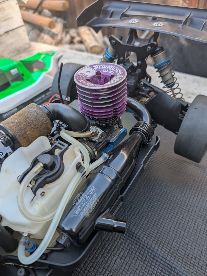 Team Associated 1/8 Scale RC8B3 Nitro 4WD Off Road Buggy - Image 3 of 4