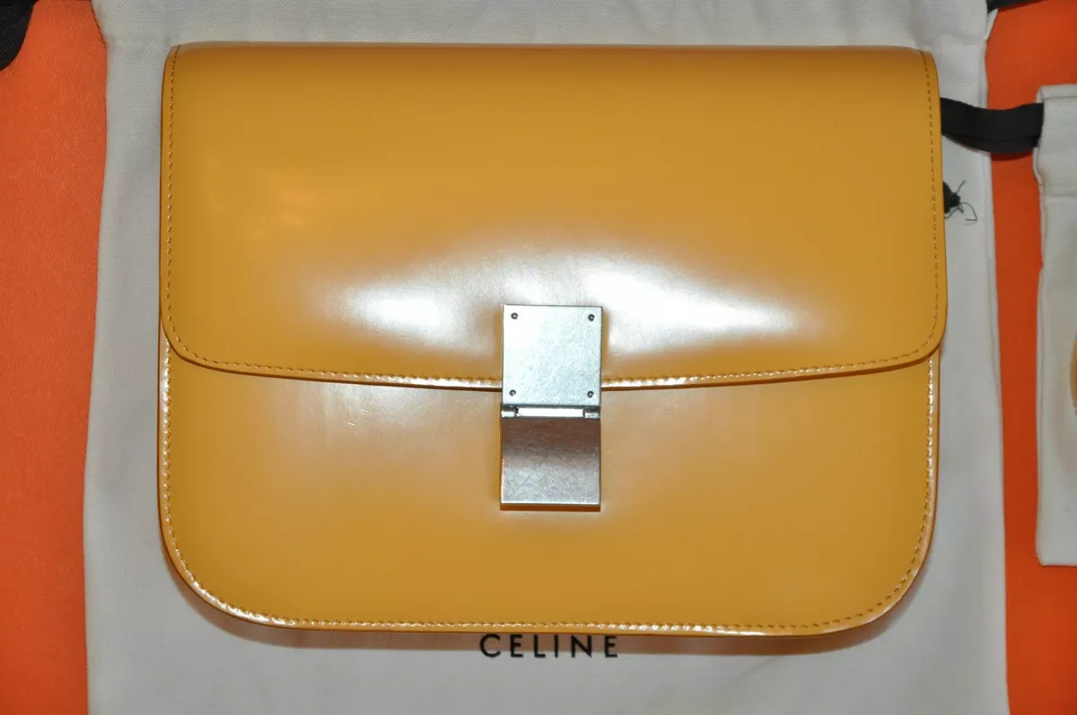 Céline Celine White Medium Classic Box Leather Shoulder Bag Pony-style  calfskin ref.277296 - Joli Closet