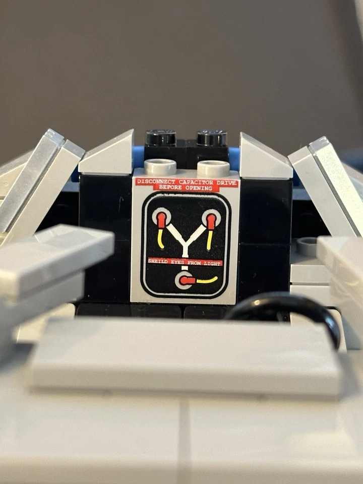 Lego set - The DeLorean Time Machine - 21103 - Complete - 'Sheild' misprint - Image 4 of 4