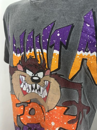 Vintage 90s LOONEY TUNES T-shirt M Taz Tasmanian Devil Basketball DISTRESSED - Picture 6 of 16