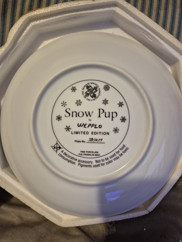 The Franklin Mint Snow Pup Porcelain Collector Plate Limited Edition Dogs