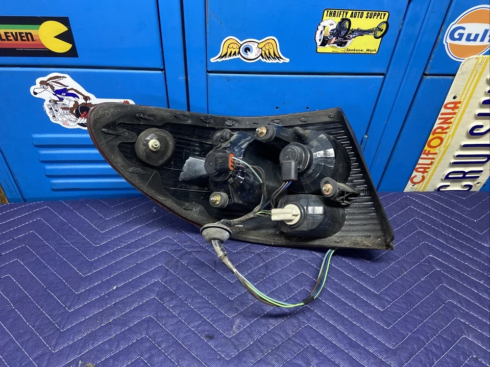 Luz trasera lateral derecha Saturn L200 2003 2004 2005 paso derecho Foto 2 de 4