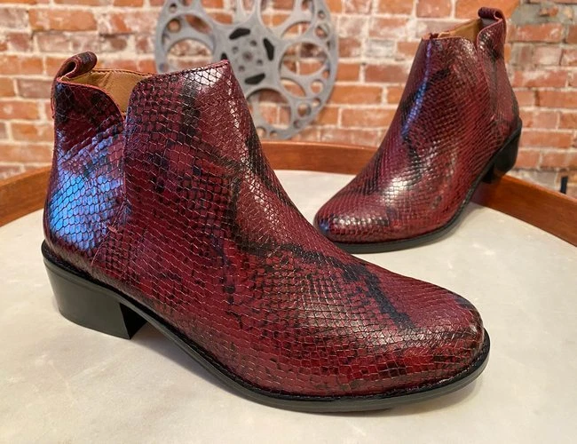 Vionic Wine Leather Orthodic Ankle Boots Clara Boa Snake New
