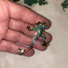 VINTAGE FROG SIGNED GERRYS 1970-80'S GOLD TONE ENAMEL BROOCH PIN