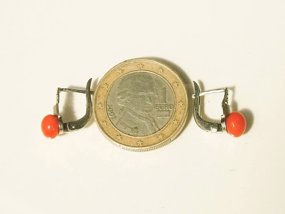 BELLES BOUCLES D'OREILLES DORMEUSES ANCIENNES en OR BLANC 18K avec CORAIL 6mm - Photo 2/4