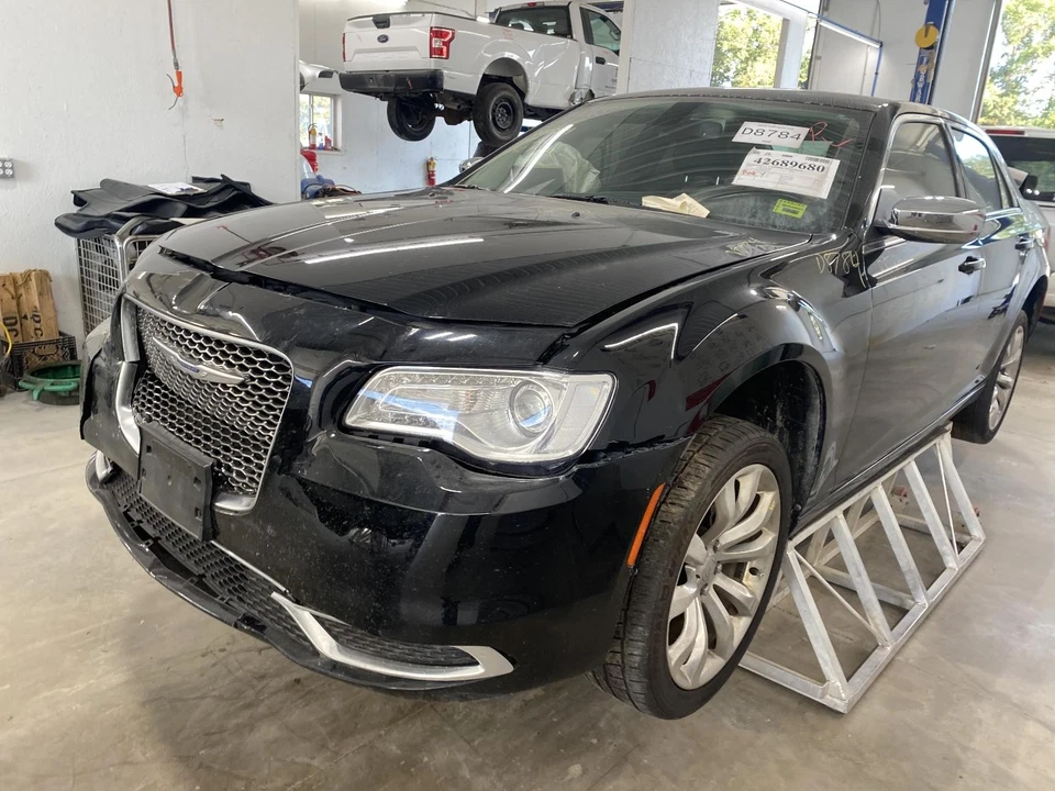 Compresor de aire acondicionado usado se adapta a: Chrysler 300 2019 3,6 grado B Foto 2 de 4