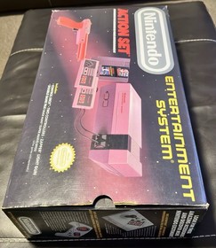 Nintendo NES Action Set Console Bundle Zapper Controllers Games Manuals Box