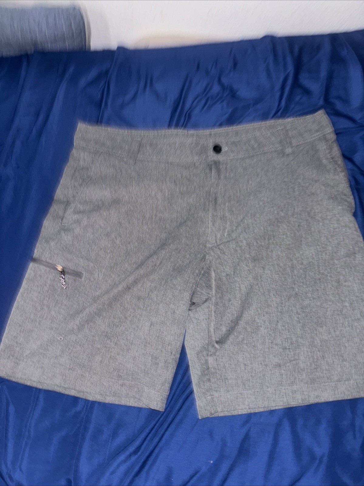 Magellan Outdoors Men's Fish Gear Gray Zip Pocket Flat Front Cargo Shorts Sz 38