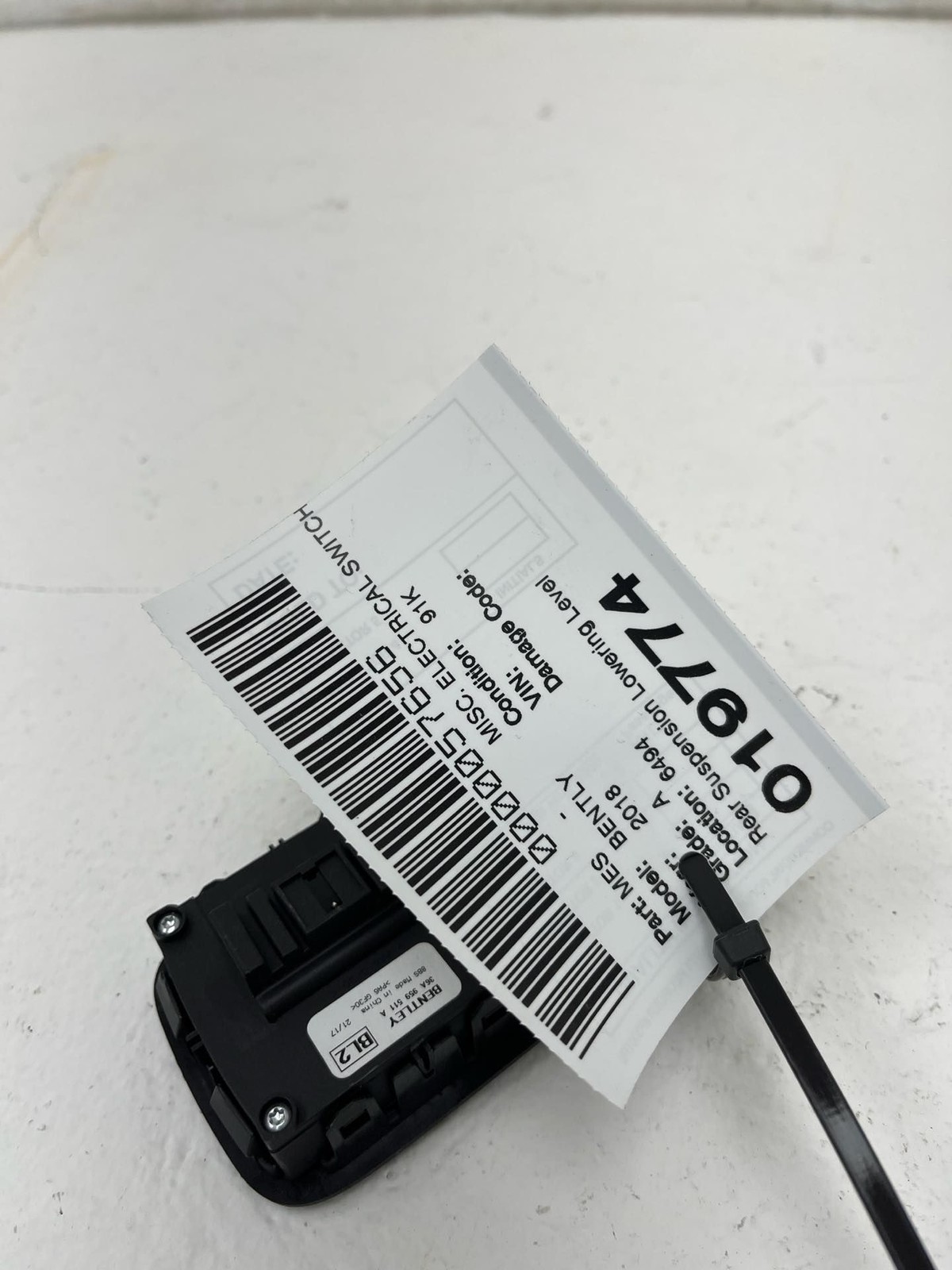 2015-2020 BENTLEY BENTAYGA Rear Suspension Lower Leveling Control Switch Panel