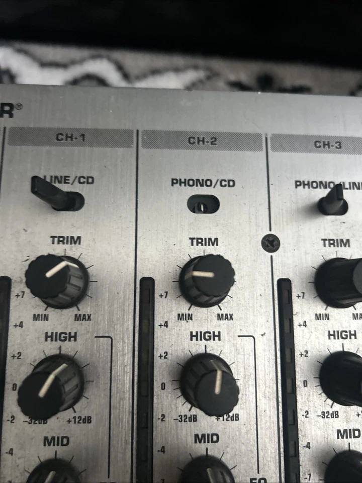 Behringer DJX700 5 Channel Professional DJ Mixer PARTS Or REPAIR Only - Image 3 of 3