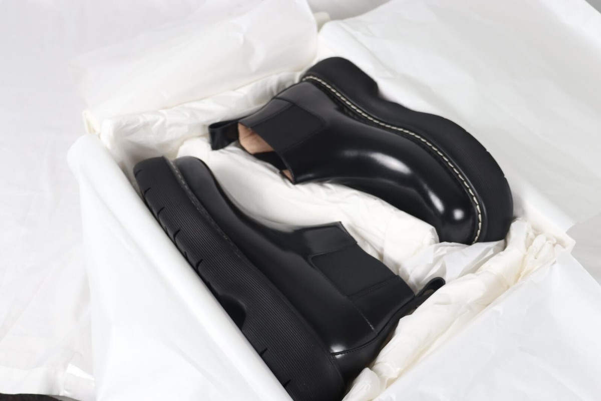 Bottega Veneta , Swell Ankle Boots in Osaka Shin Calfskin in