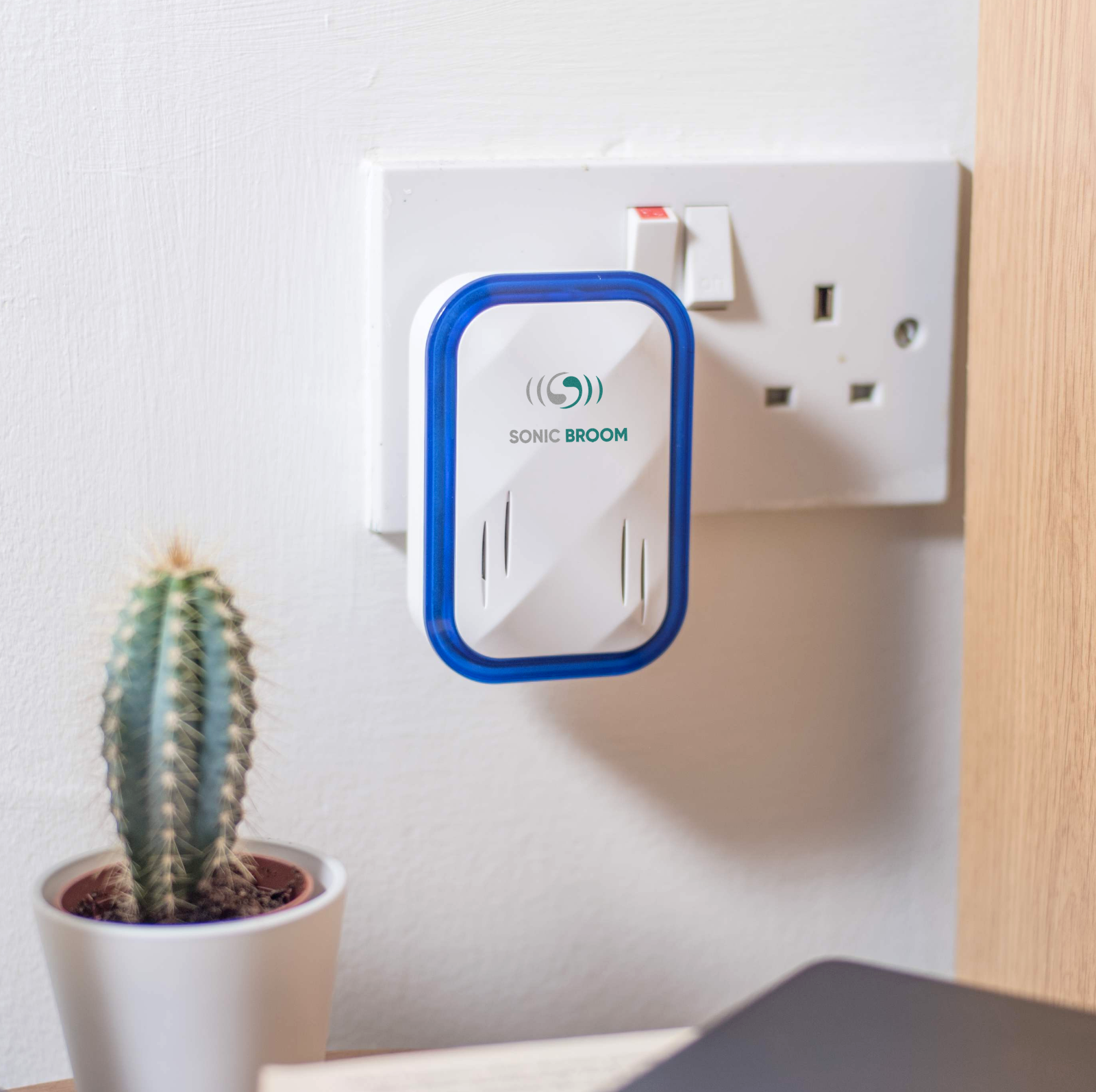 Image 6 - 2x Ultrasonic Pest Repeller - Sonic Broom 2. Mouse Spiders Rats Insects Mice 