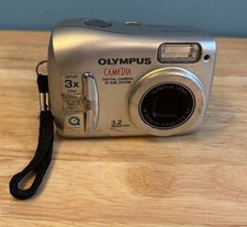 Olympus CAMEDIA D-535 Zoom 3.2MP Digital Camera Y2K Silver Parts Or Repair