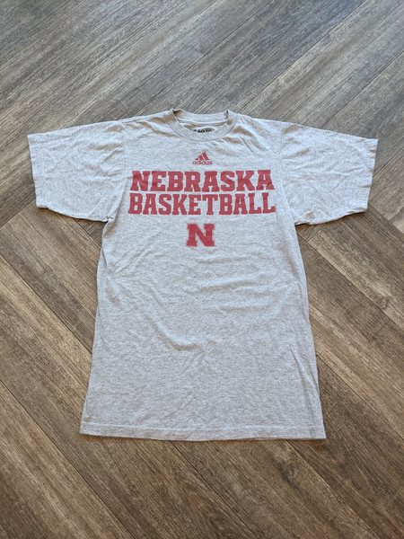 Adidas Nebraska Basketball T Shirt Grey Graphic Logo Womens S Boxy Fit NCAA