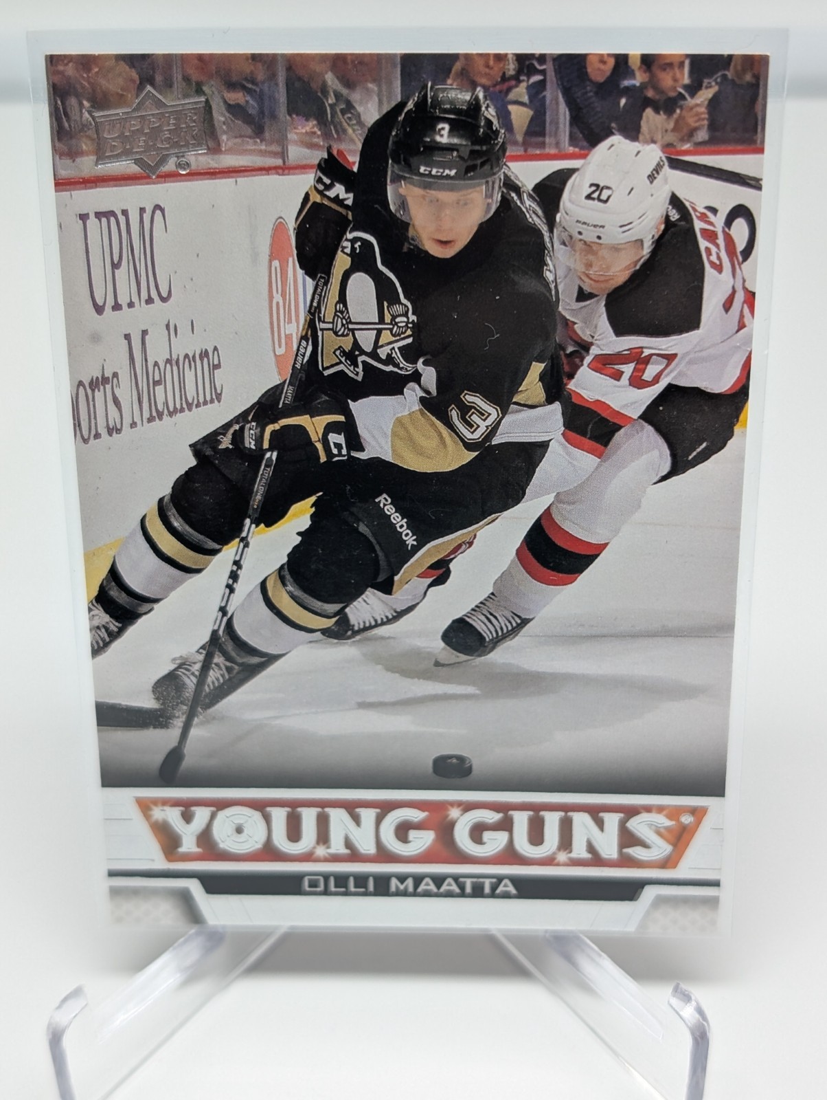 2013-14 Upper Deck Series 1 Olli Maatta Young Guns Rookie #220 Penguins