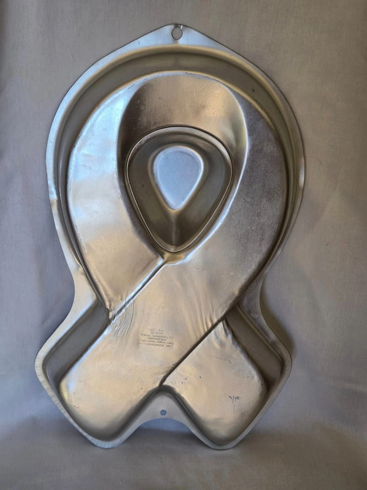 2008 WILTON CANCER RIBBON CAKE PAN 2105-1017 Breast Cure Baking Tin Mold
