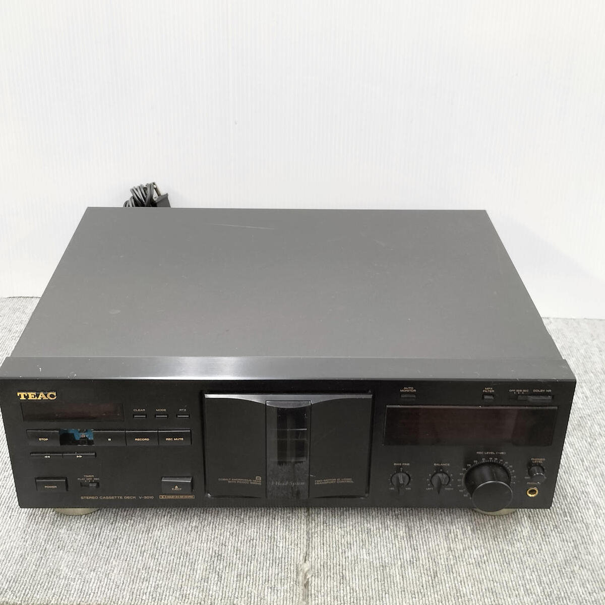 TEAC V-3010 Cassette Deck - Broken Button, For Parts or TEAC V-3010 Cassette Deck - Broken Button, For Parts or