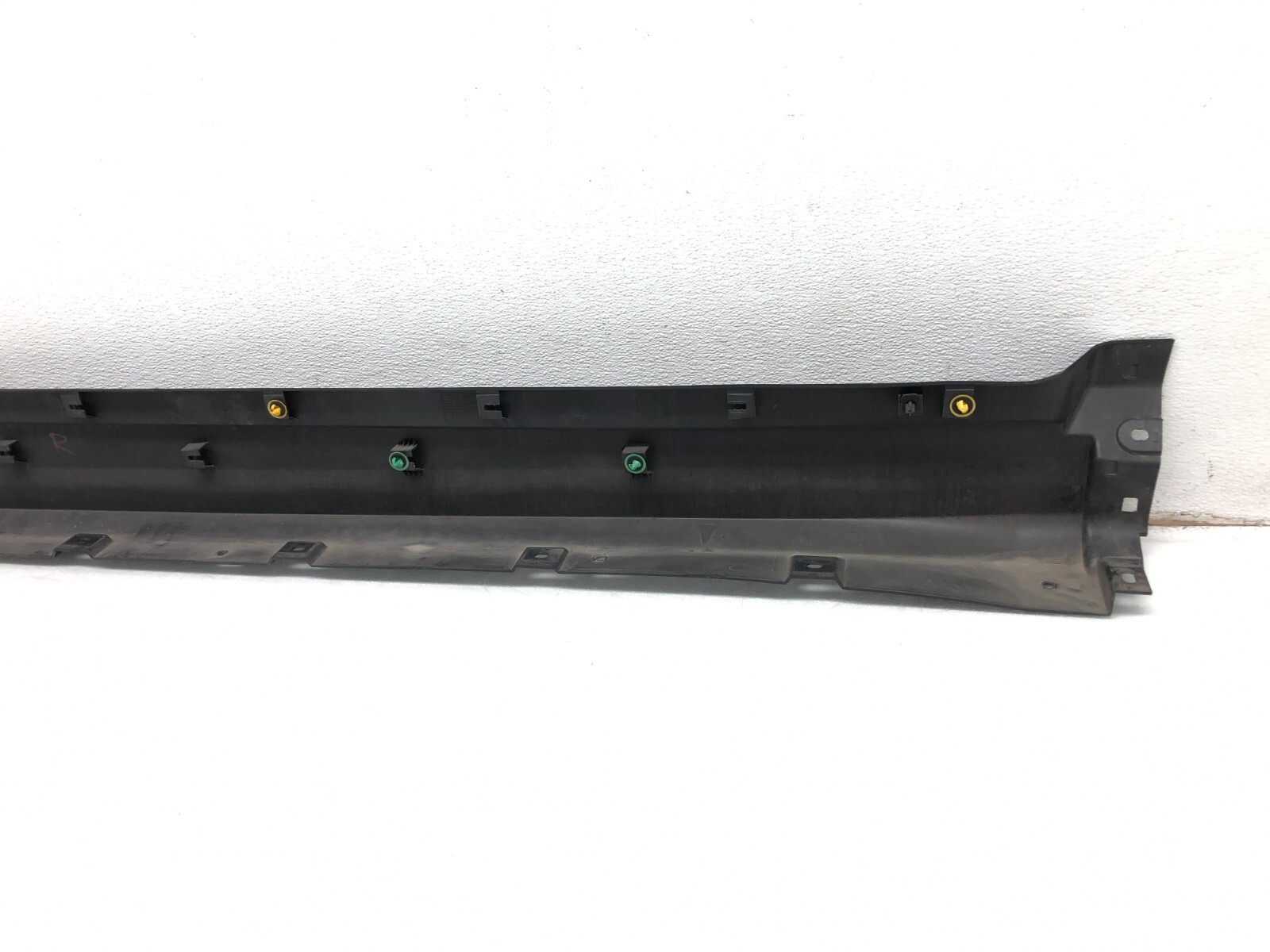 2017-2022 MASERATI LEVANTE RIGHT PASSENGER SIDE SKIRT ROCKER PANEL MOLDING OEM.