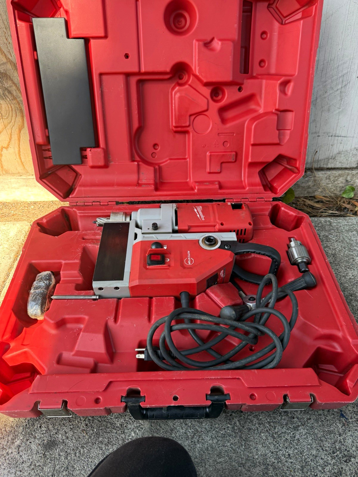 Milwaukee Electro-Magnetic Drill  4272-21, 1-5/8 in Bit Size