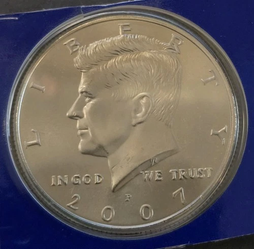 2007 P Kennedy Half Dollar Uncirculated in original cello mint holder E1