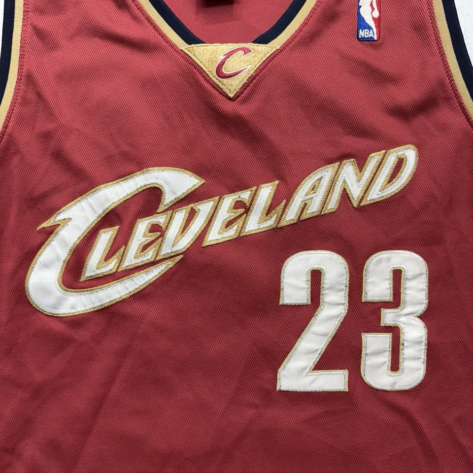 Camiseta Auténtica LeBRON JAMES Cleveland Cavaliers 52 2XL Reebok Cavs ANGUSTIADA Foto 3 de 4