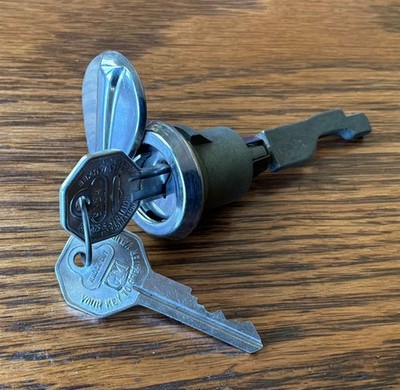 1940~1948 Chevrolet REAR DOOR LOCK w/BRIGGS KEYS vtg GM NOS ext sedan delivery-
