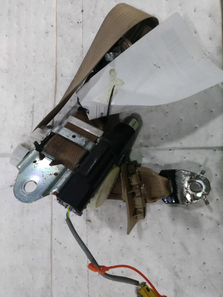 2010 GMC Yukon Gold Seat Belt OEM 19256126 4DR 226K Miles Used - Image 3 of 4