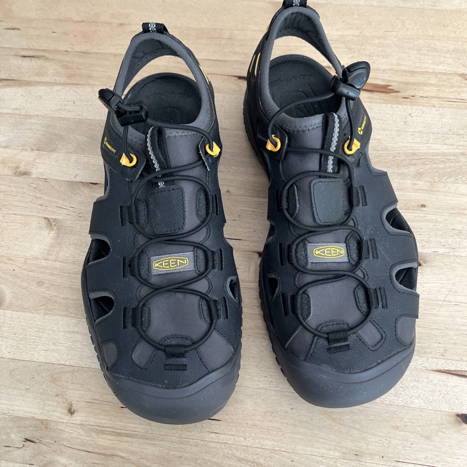 KEEN SOLR High Performance Sport Mens Size 10.5 Black Closed Toe Hiking Sandals