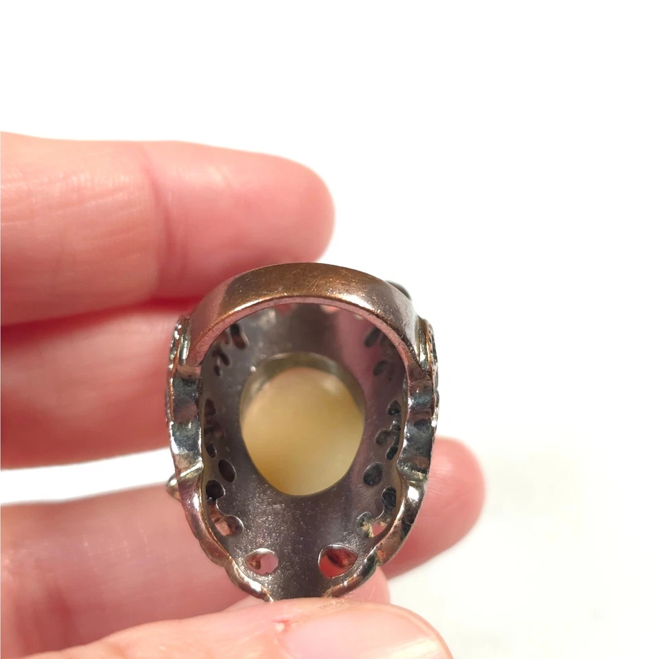 Unsigned Rhinestone Plastic Large Center Gem Scroll Chunky Statement Size 6.5 - Image 4 of 4