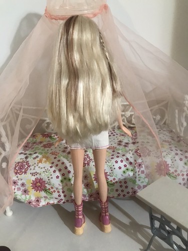 My Scene Miami Getaway Delancey Bedroom Barbie Playset With Doll RARE - Picture 5 of 7